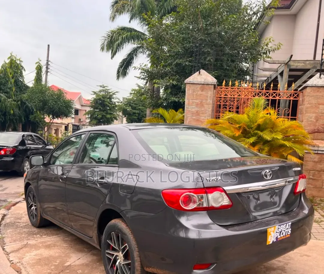 Toyota Corolla LE 4dr Sedan (1.8L 4cyl 4A) 2012 Gray