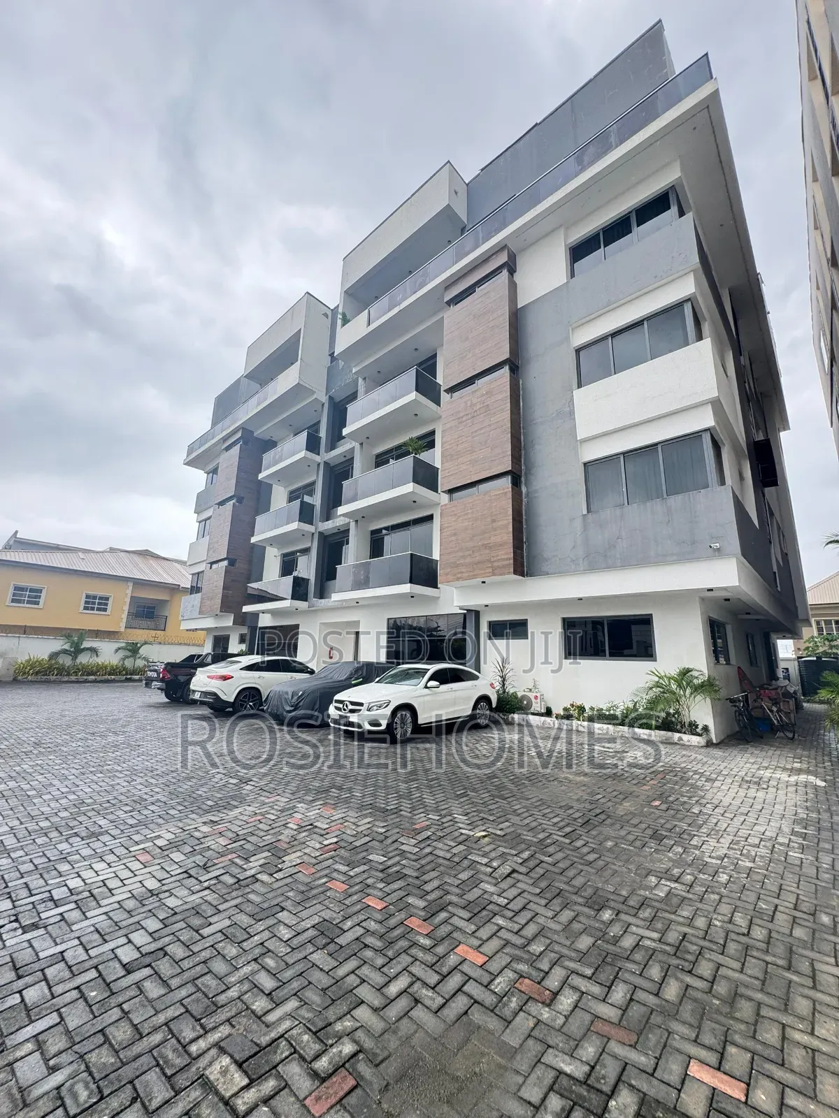 3bdrm Apartment in Lekki Phase 1 for rent