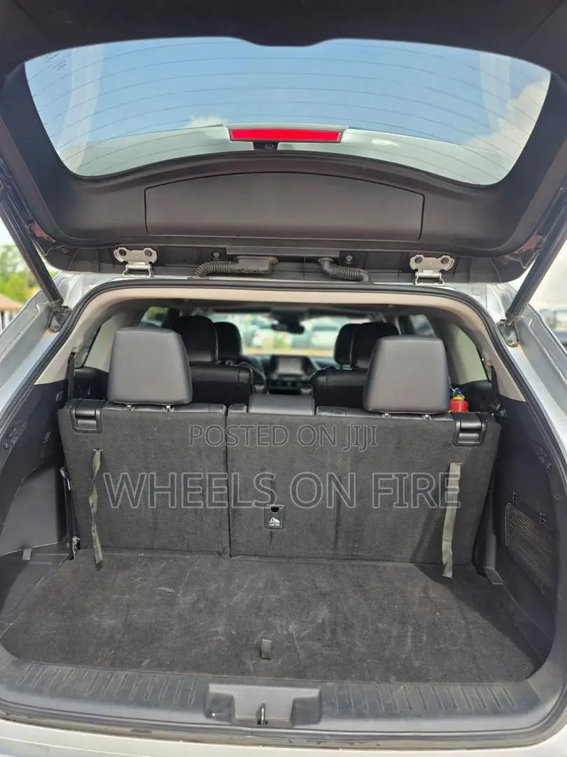 Toyota Highlander XLE 2022 Silver