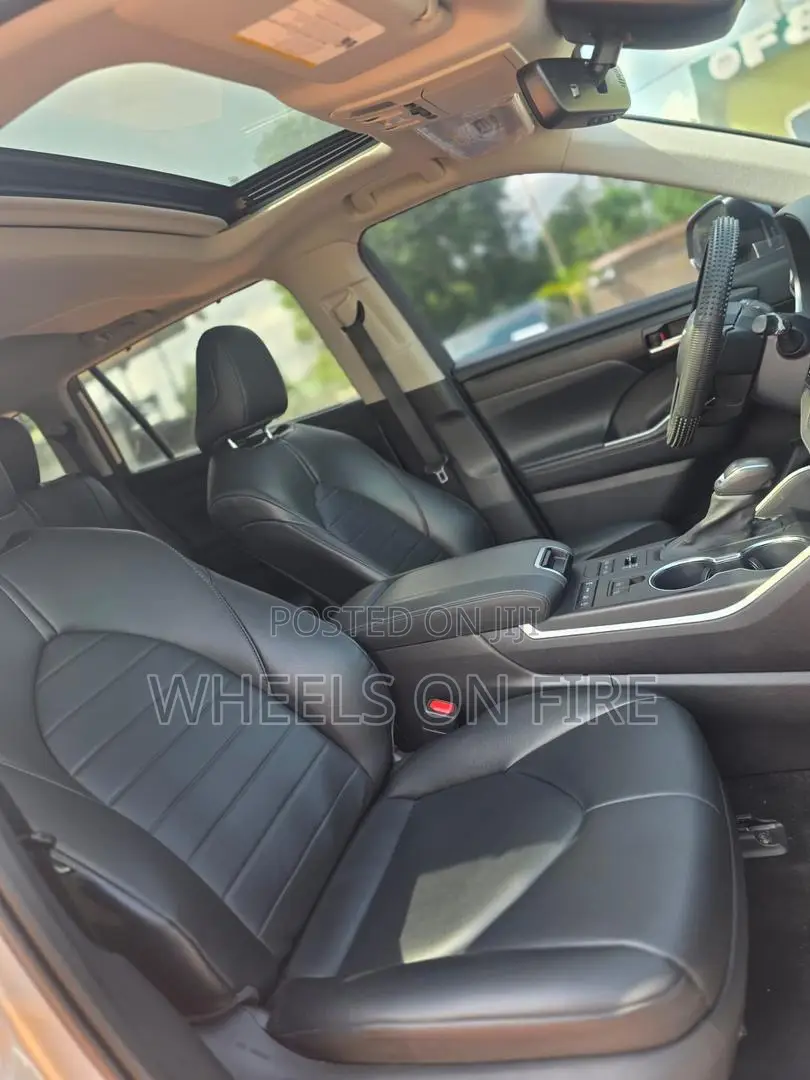 Toyota Highlander XLE 2022 Silver