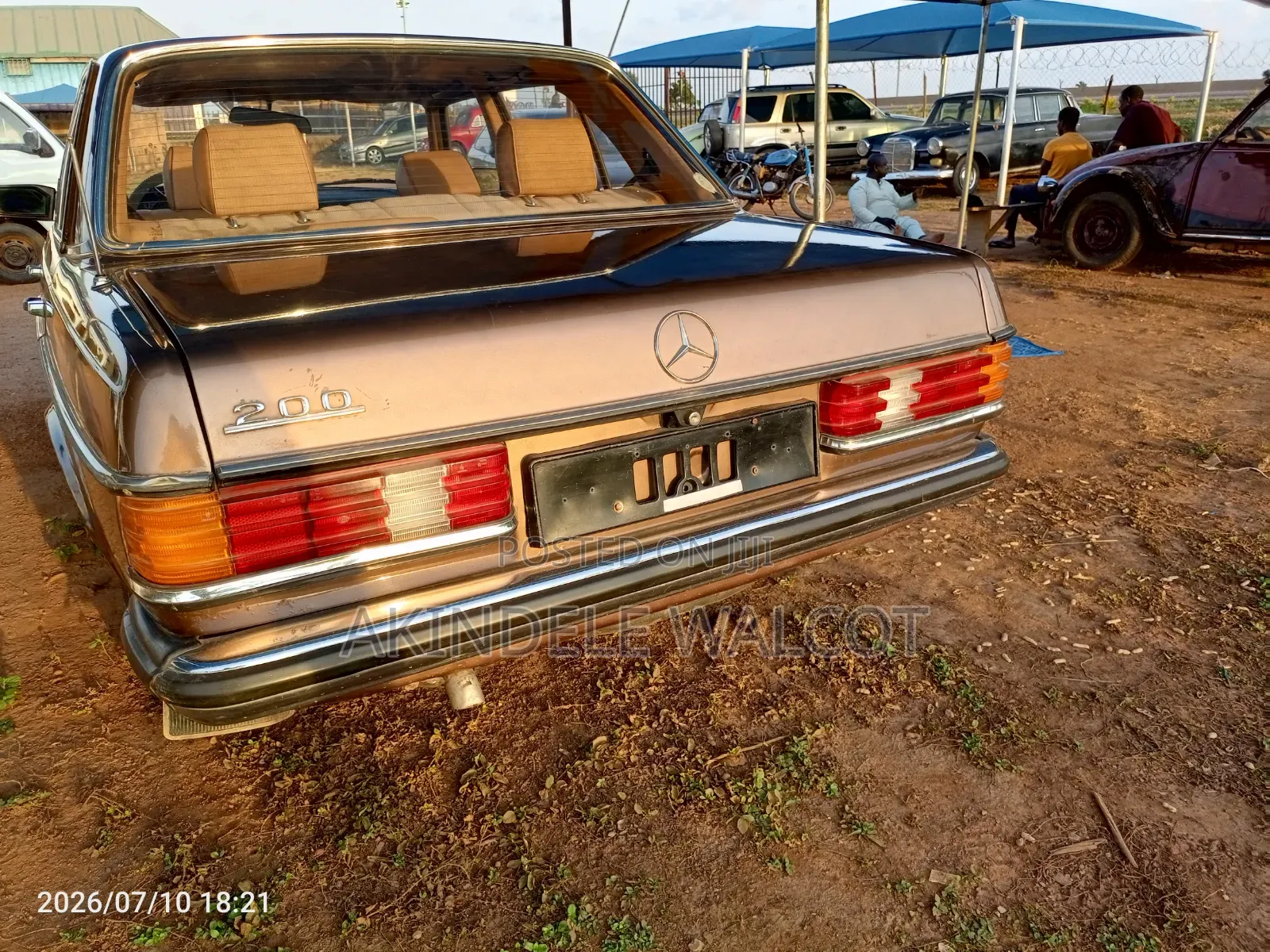 Mercedes-Benz 200E 1993 Gold