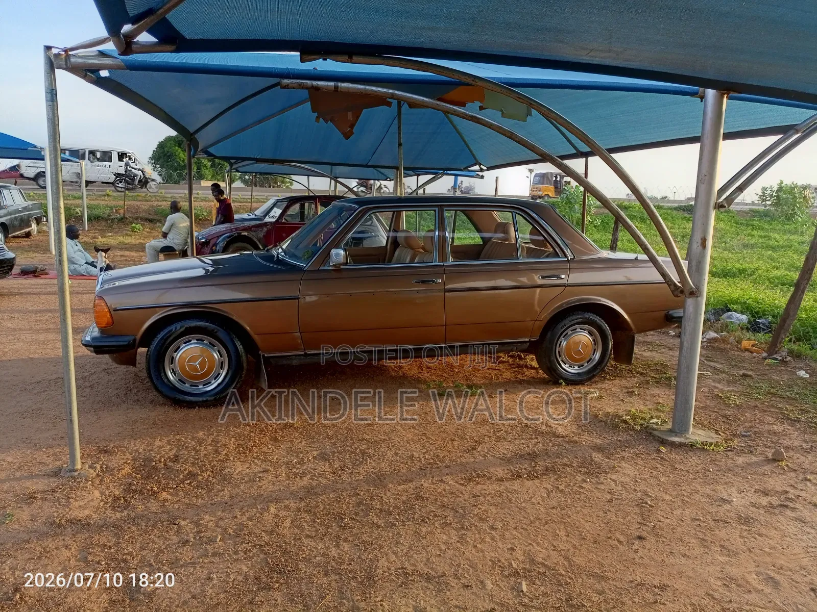 Mercedes-Benz 200E 1993 Gold