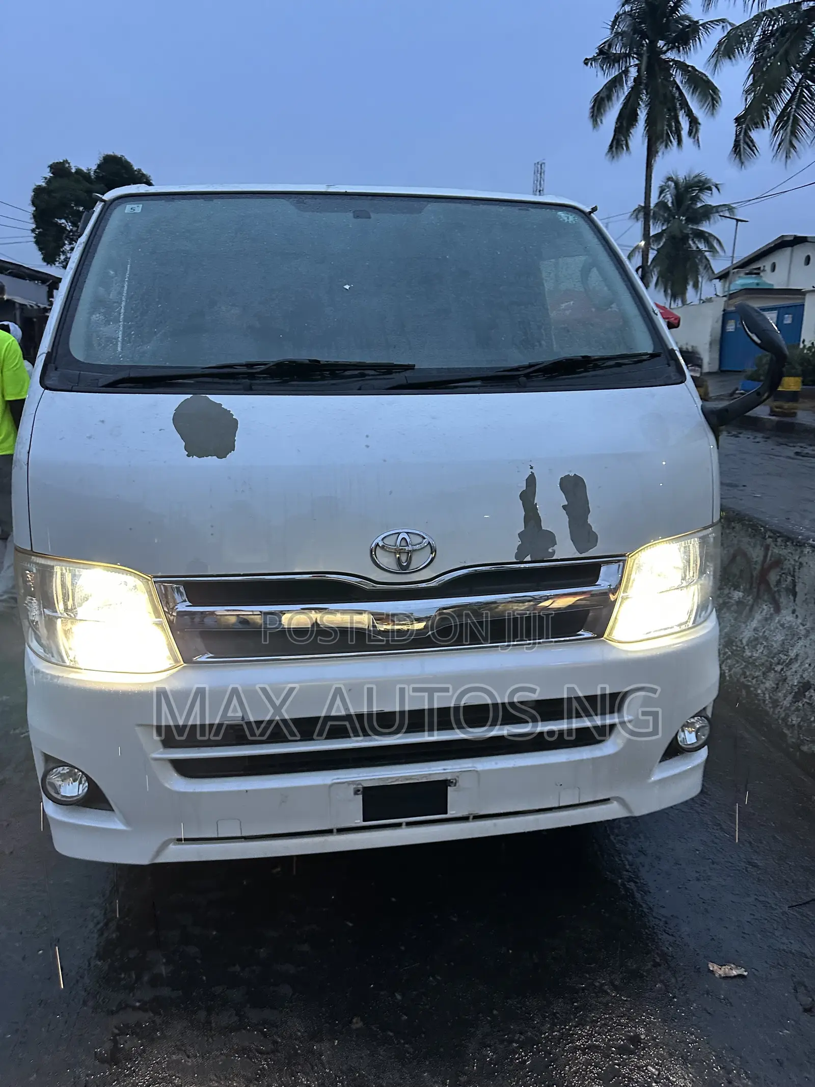 Toyota HiAce 2012 White