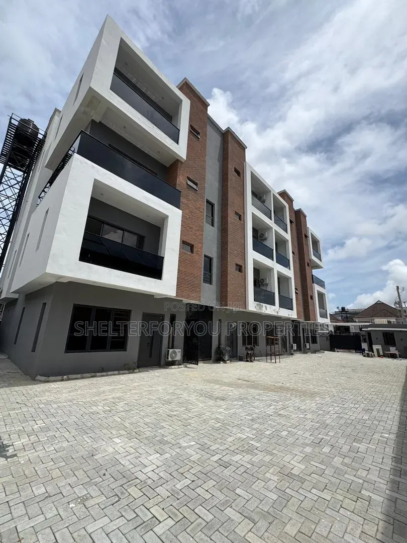 3bdrm Maisonette in Lekki Phase 1 for sale