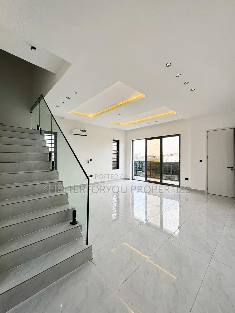 3bdrm Maisonette in Lekki Phase 1 for sale