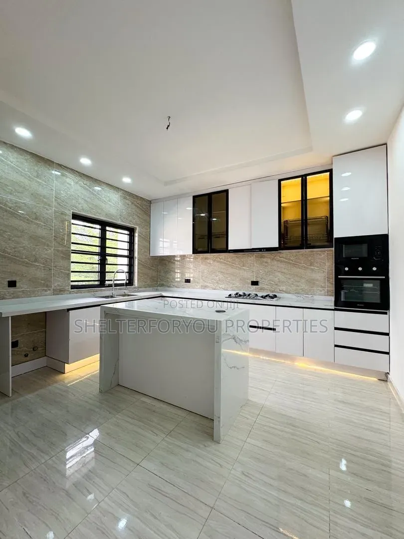 3bdrm Maisonette in Lekki Phase 1 for sale