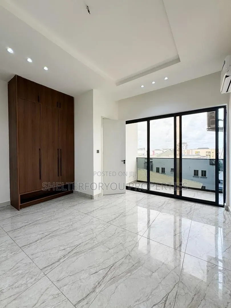 3bdrm Maisonette in Lekki Phase 1 for sale