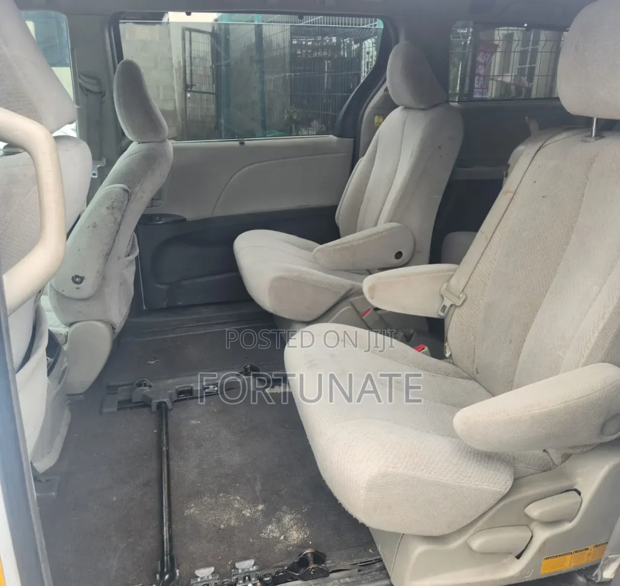 Toyota Sienna 2010 White