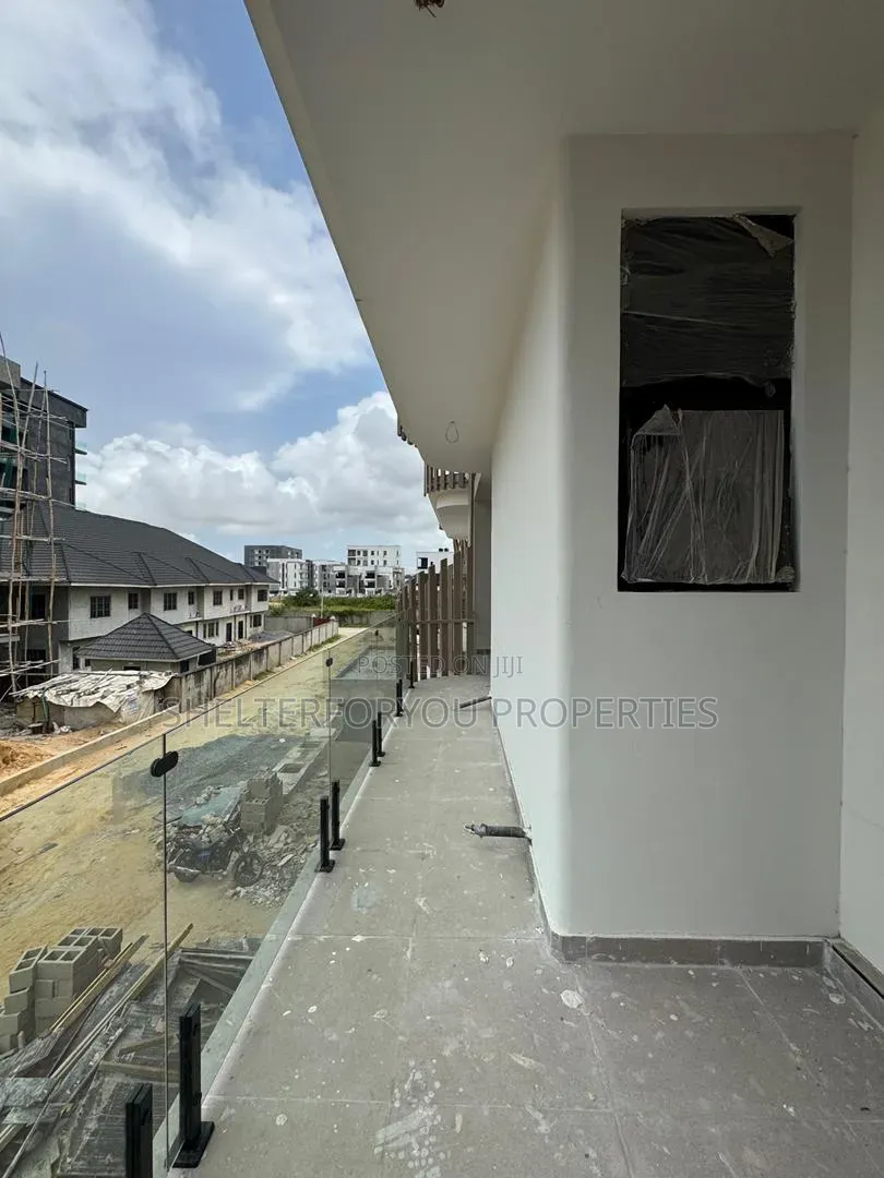2bdrm Apartment in Lekki Phase 1 for sale