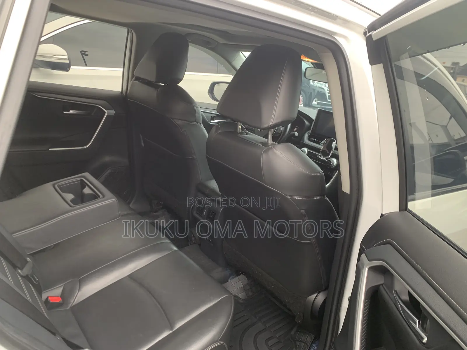 Toyota RAV4 XLE Premium 2021 White