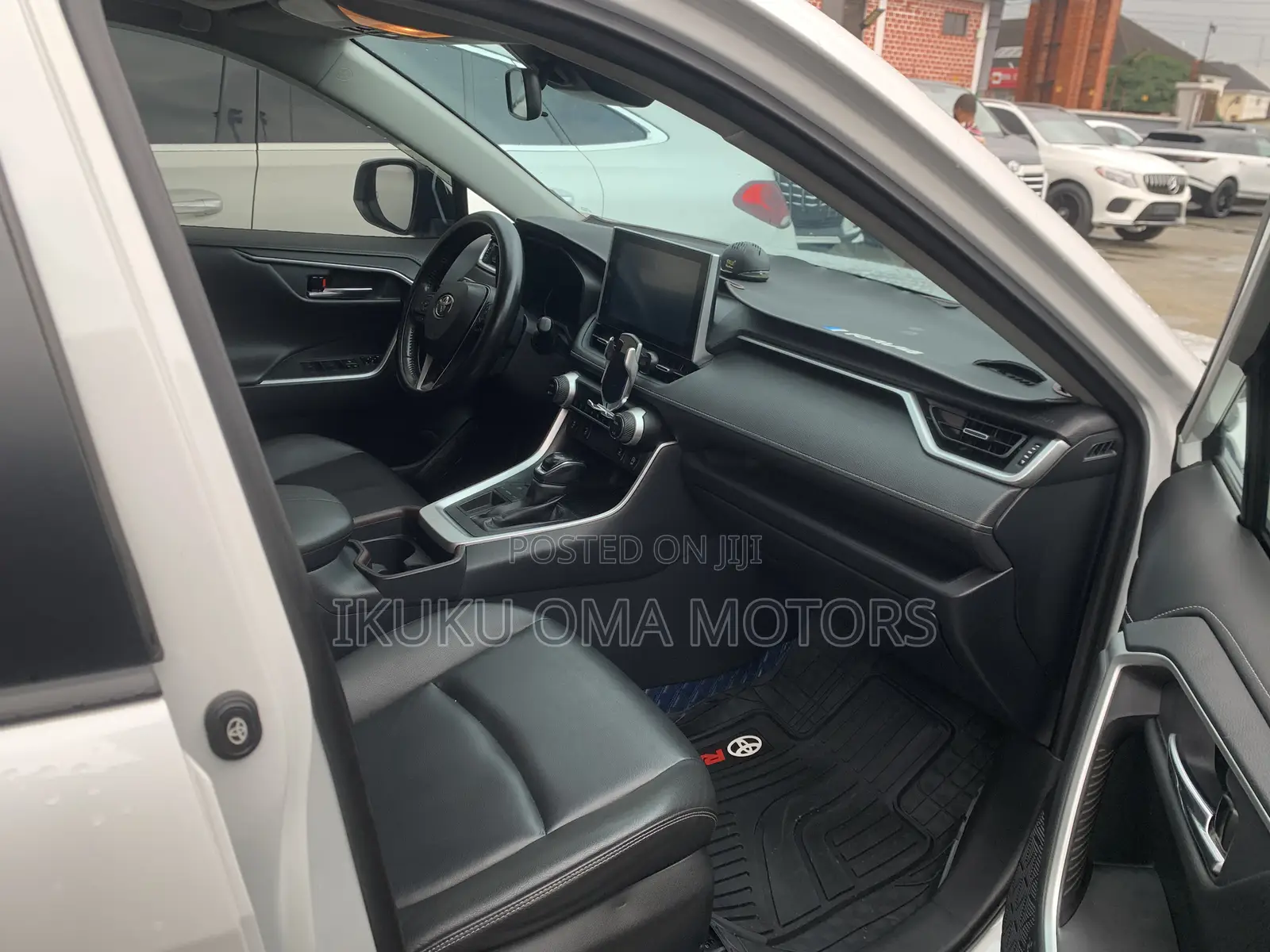 Toyota RAV4 XLE Premium 2021 White