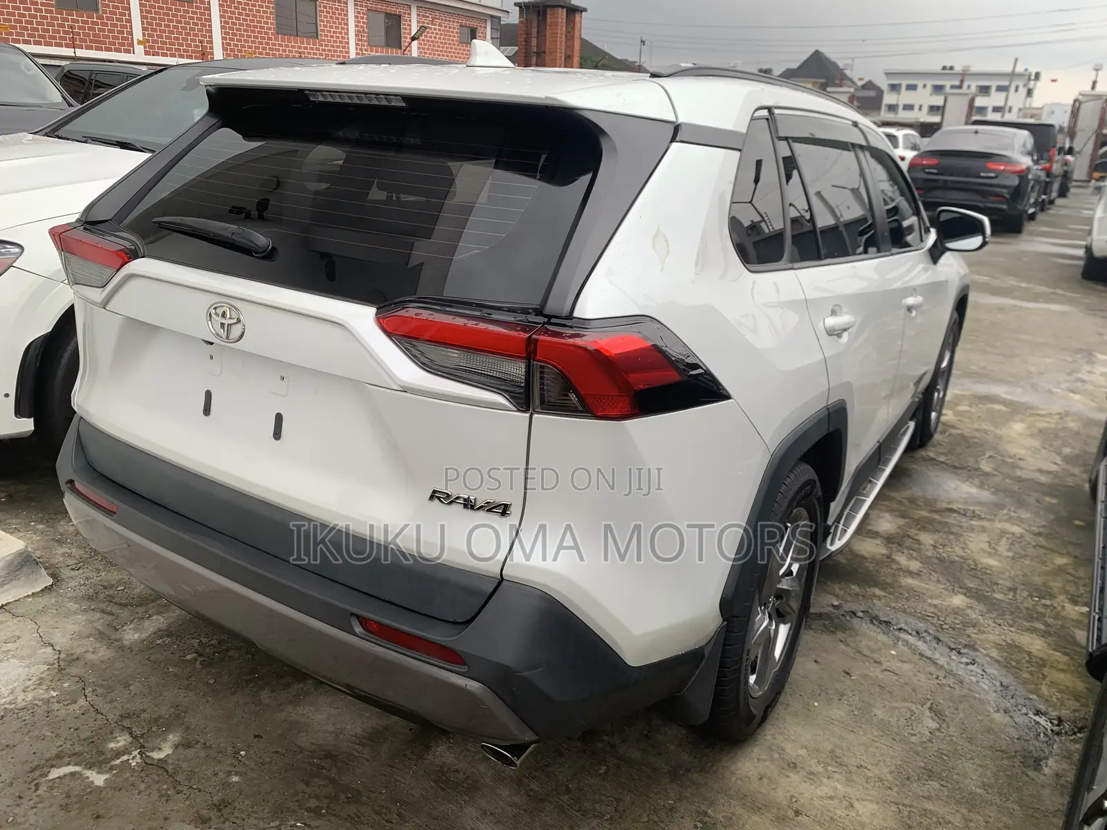 Toyota RAV4 XLE Premium 2021 White