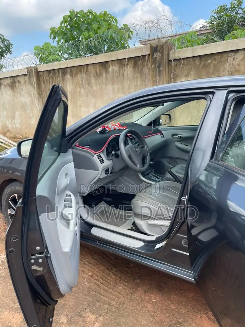 Toyota Corolla 2011 Gray