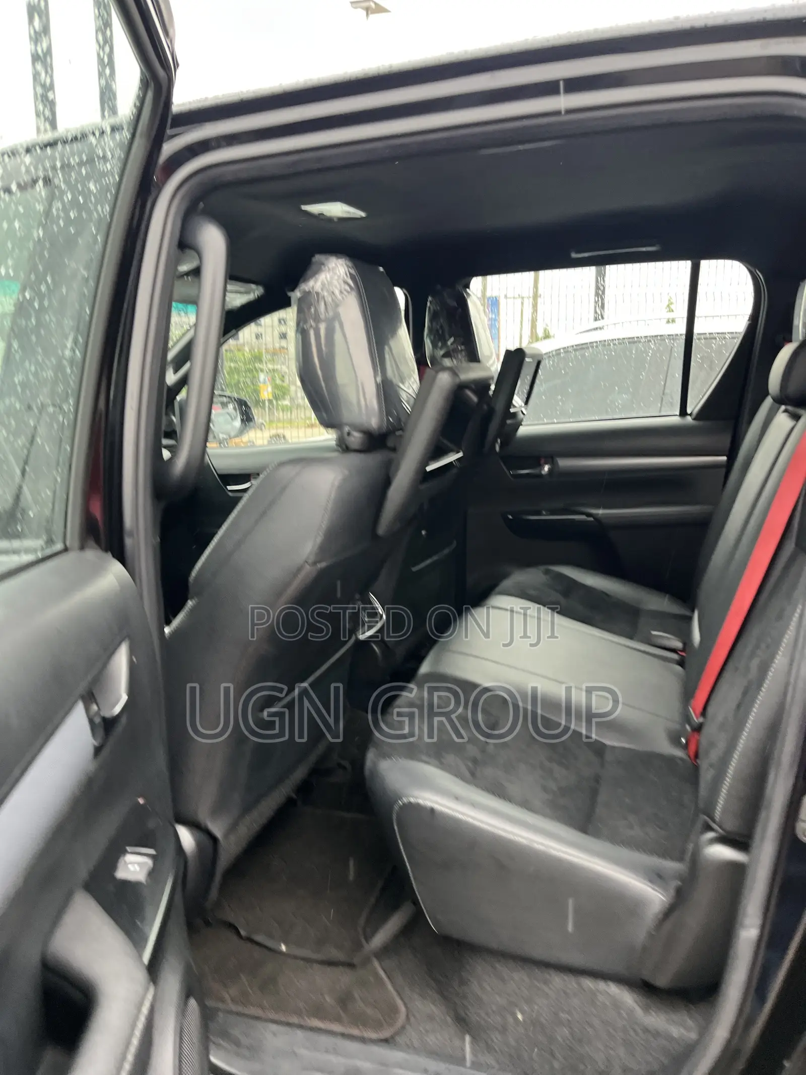 Toyota Hilux 2024 Black