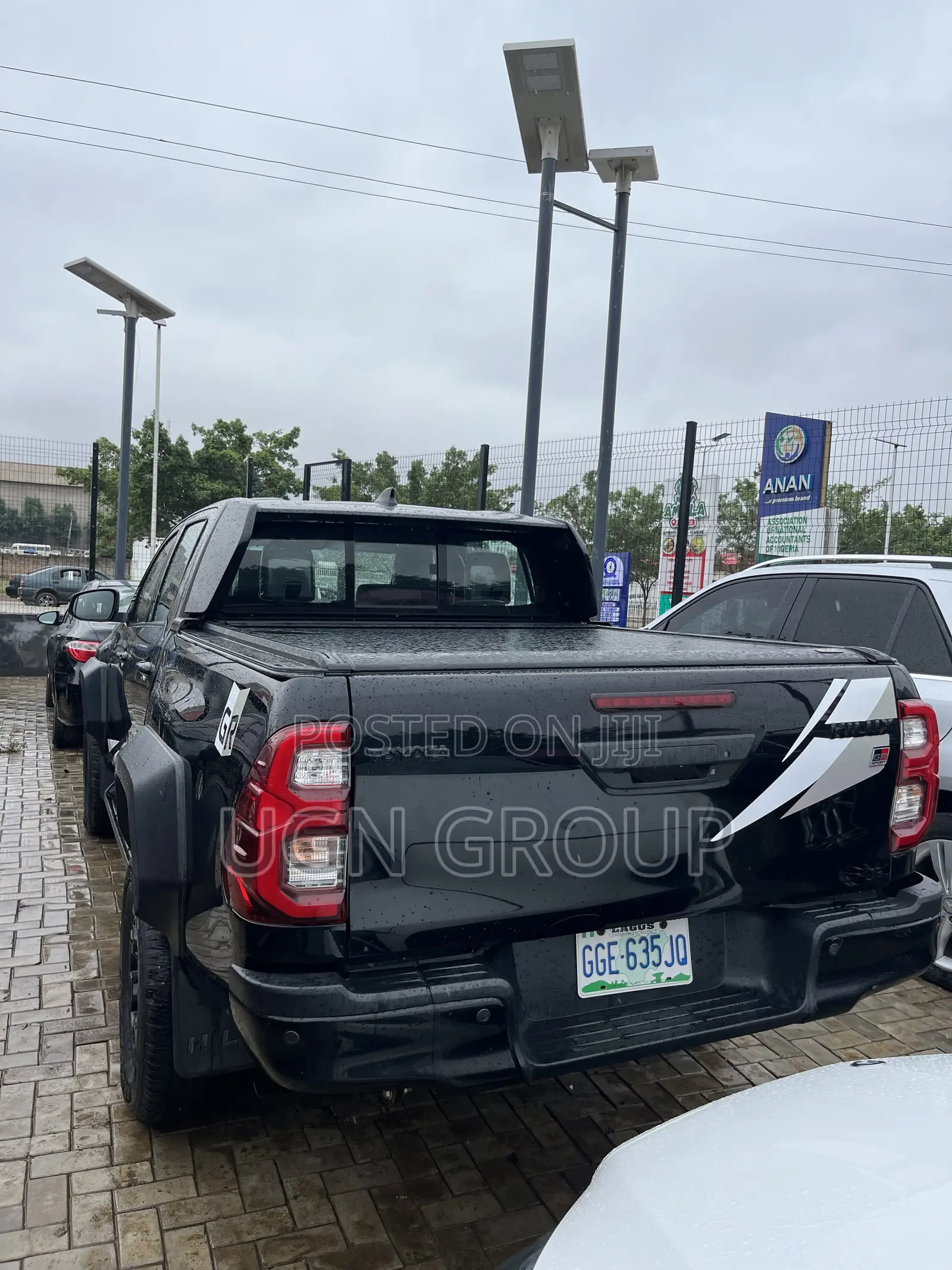 Toyota Hilux 2024 Black