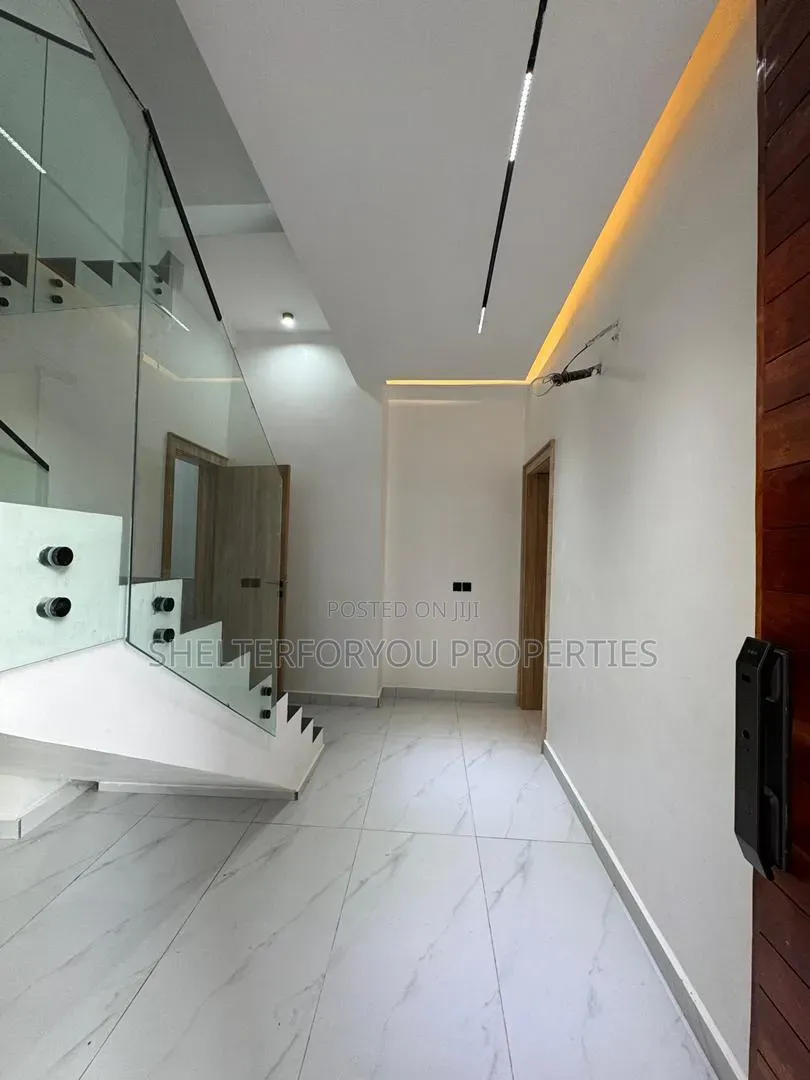 4bdrm House in Lekki Phase 1 for sale