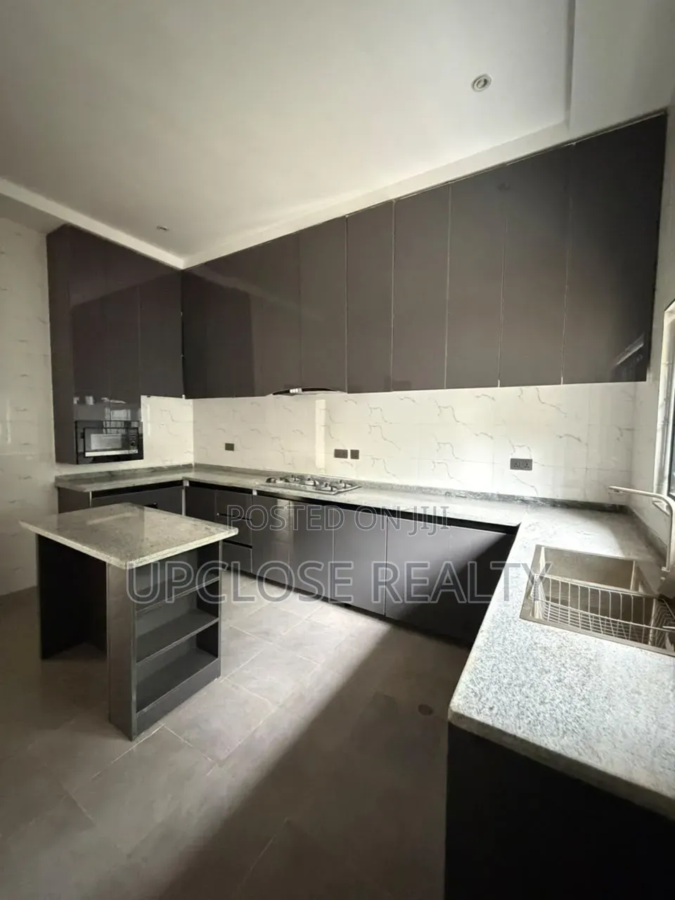 4bdrm Townhouse / Terrace in Maitama for rent