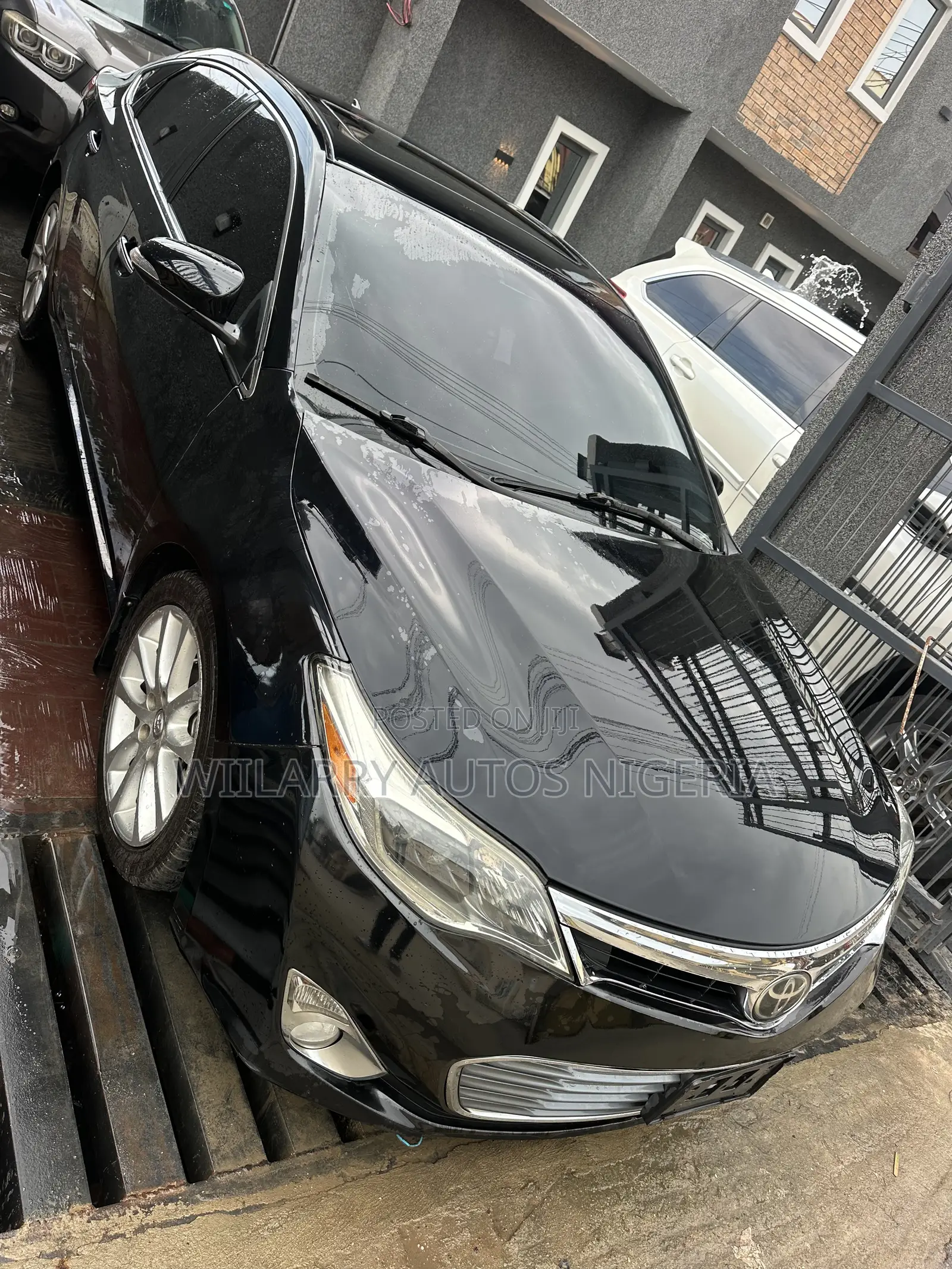 Toyota Avalon Limited Sedan FWD (3.5L 6cyl 6A) 2013 Black