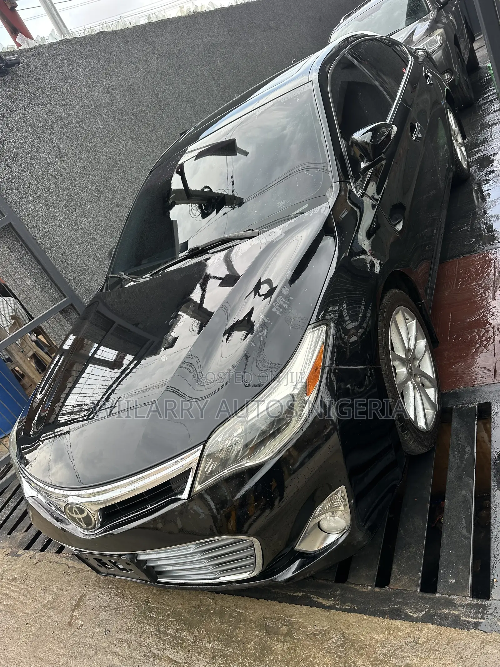 Toyota Avalon Limited Sedan FWD (3.5L 6cyl 6A) 2013 Black
