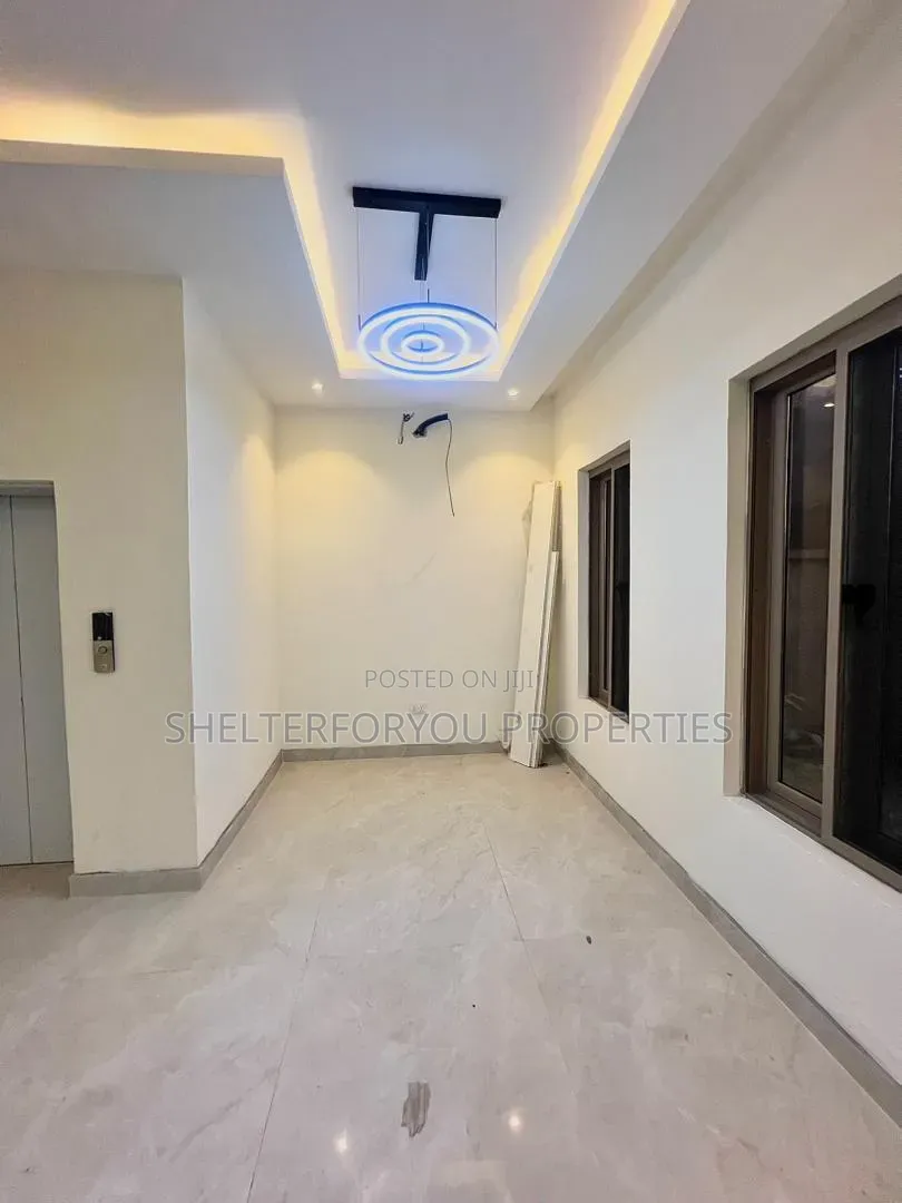 5bdrm House in Banana Island for sale