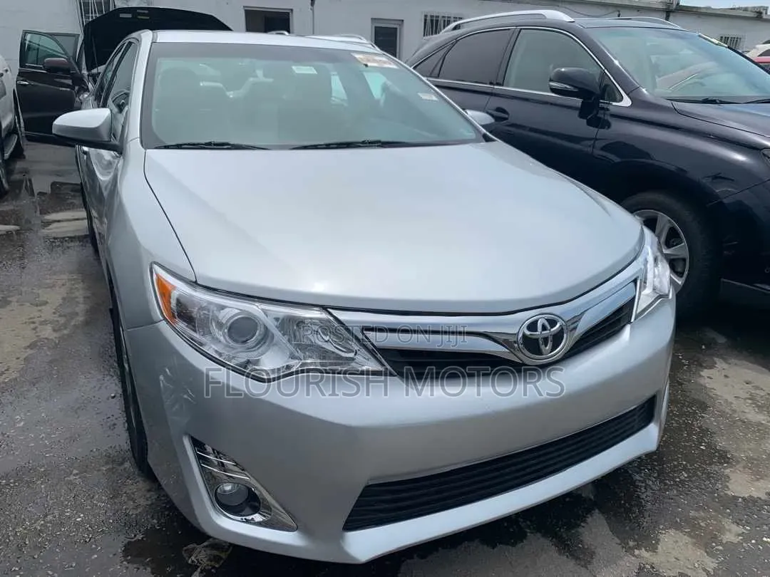 Toyota Camry LE 4dr Sedan (2.5L 4cyl 6A) 2013 Silver