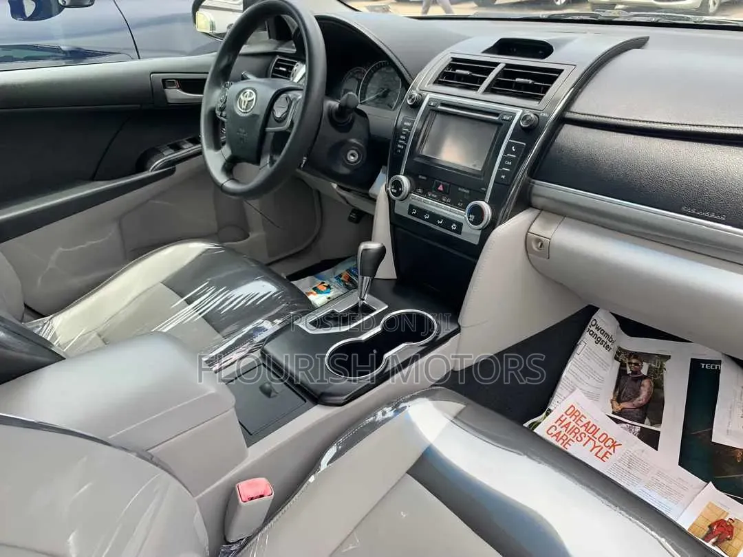 Toyota Camry LE 4dr Sedan (2.5L 4cyl 6A) 2013 Silver