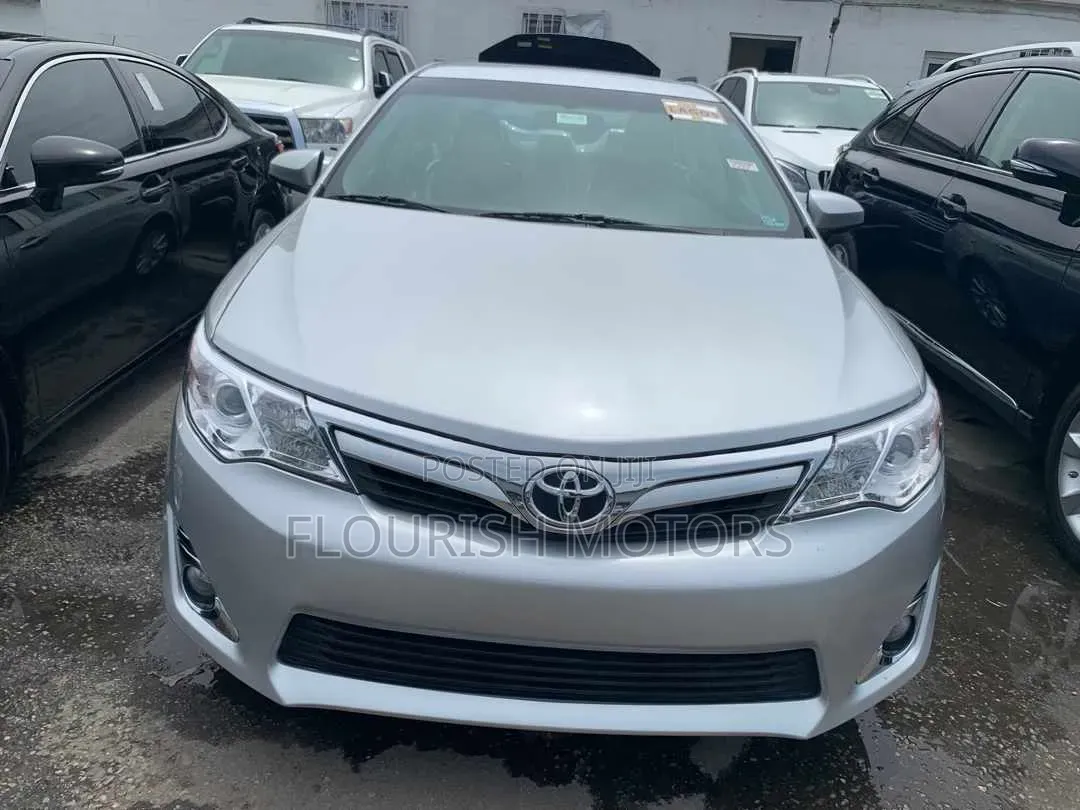 Toyota Camry LE 4dr Sedan (2.5L 4cyl 6A) 2013 Silver