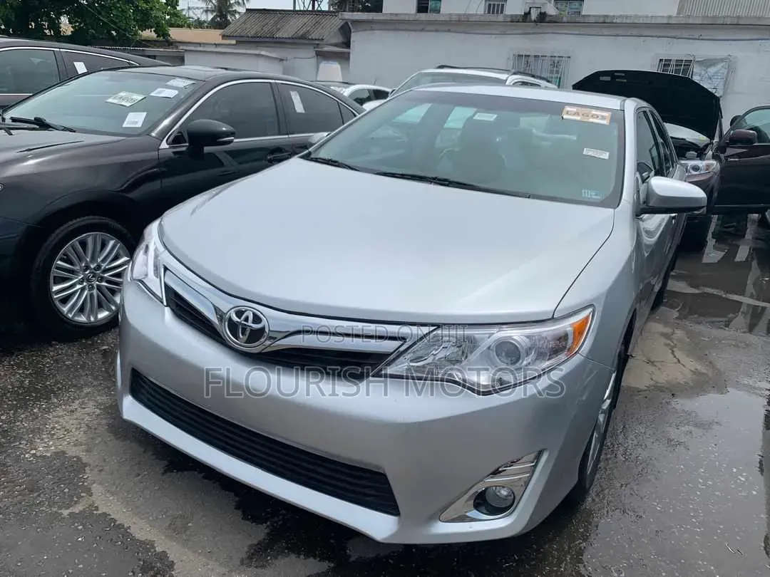 Toyota Camry LE 4dr Sedan (2.5L 4cyl 6A) 2013 Silver