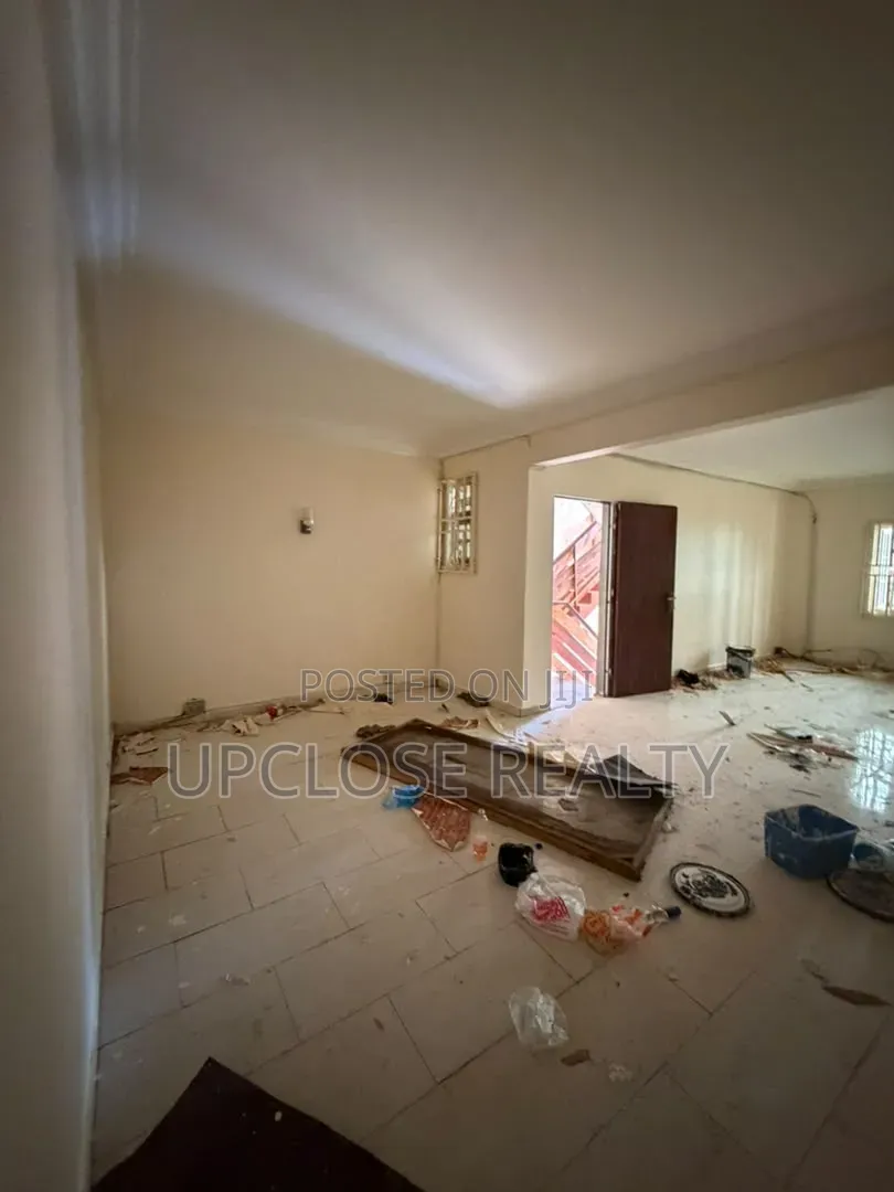 3bdrm Block of Flats in Zone 1 / Wuse for rent