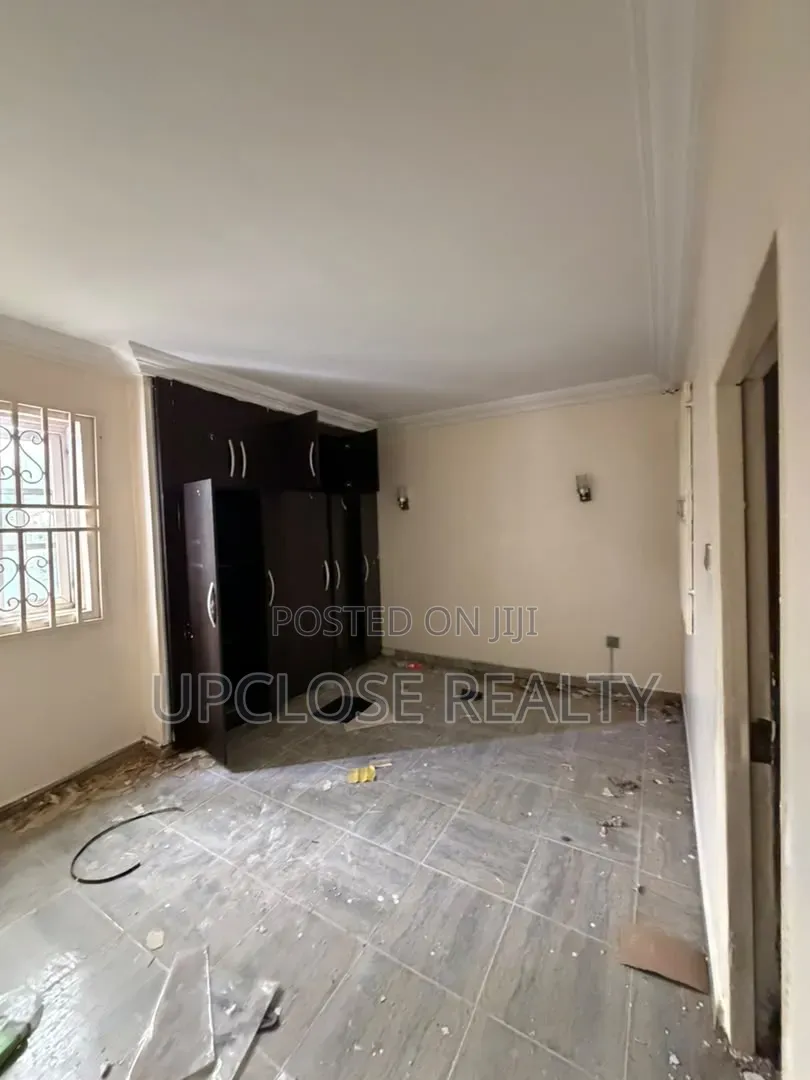 3bdrm Block of Flats in Zone 1 / Wuse for rent