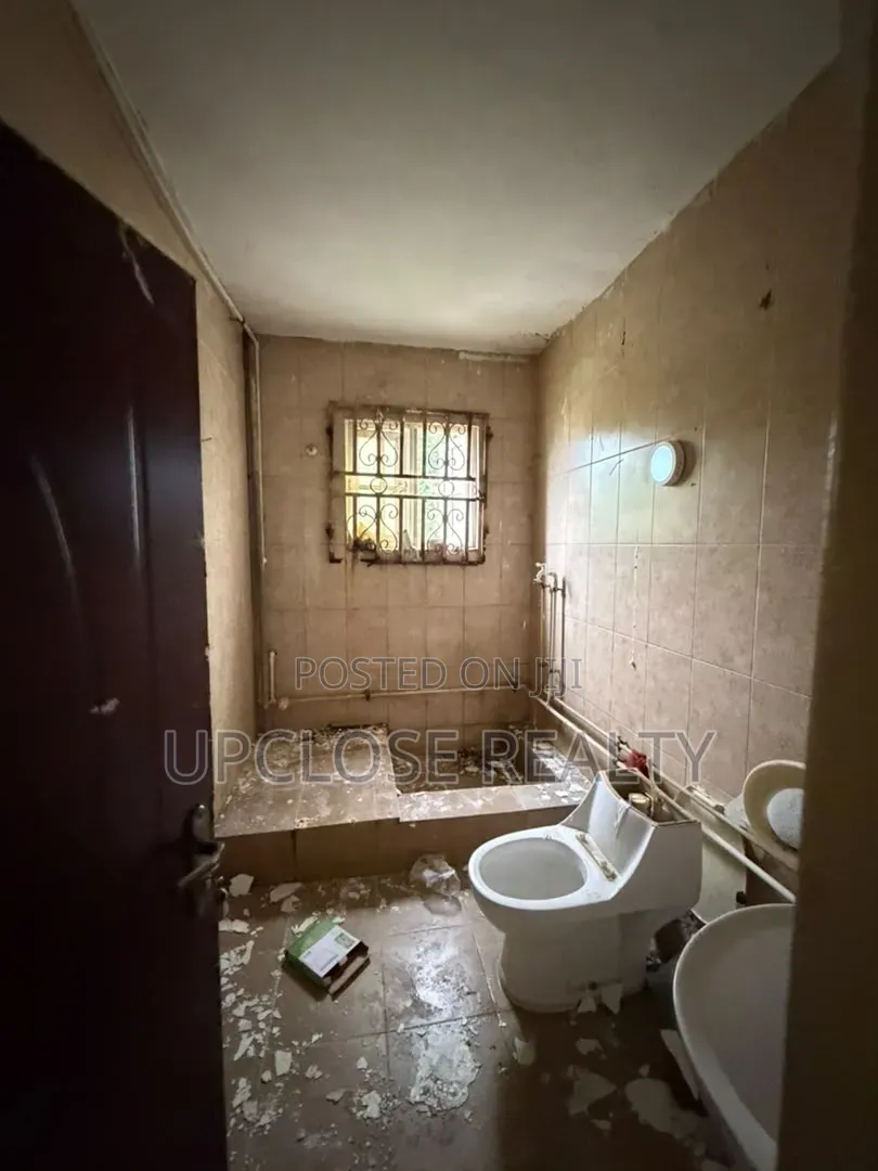 3bdrm Block of Flats in Zone 1 / Wuse for rent