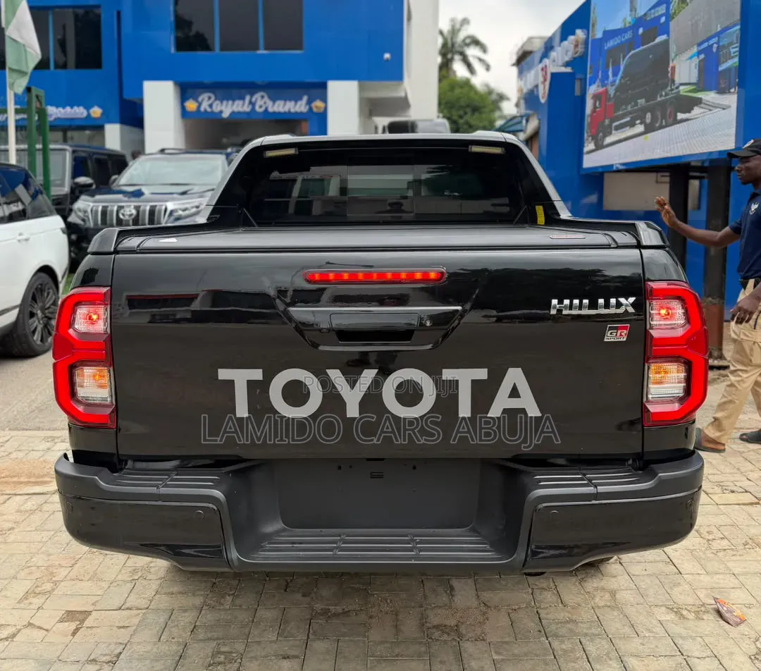 Toyota Hilux 2023 Black