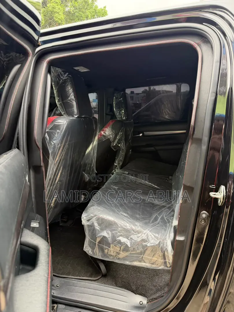 Toyota Hilux 2023 Black