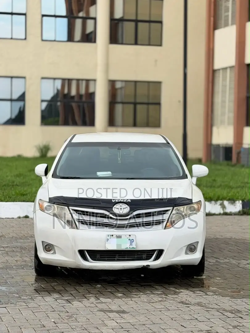 Toyota Venza XLE 2010 White