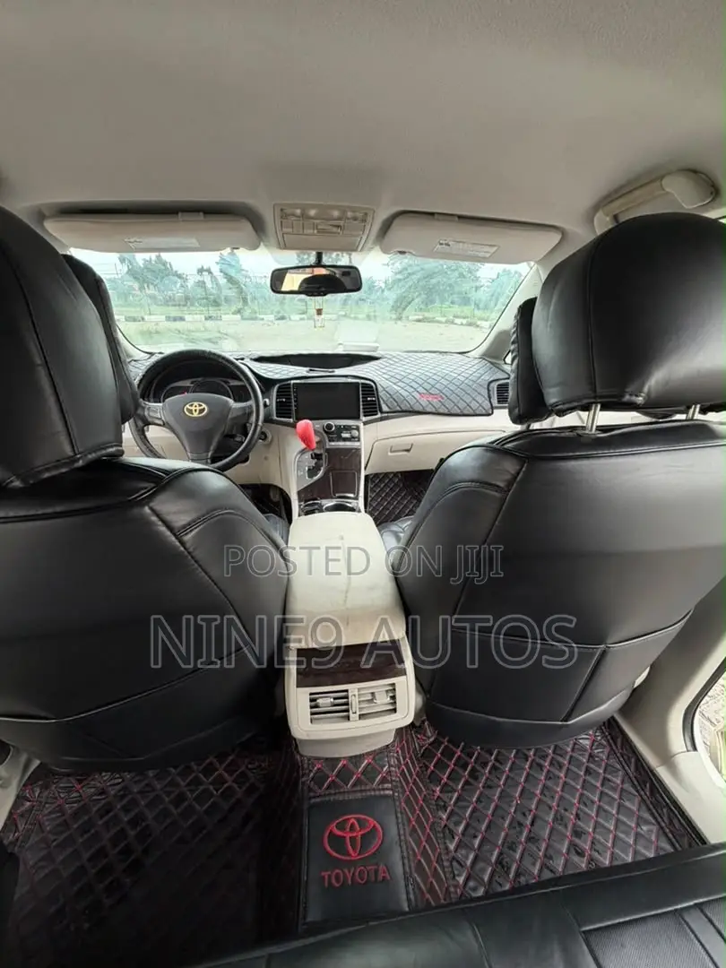 Toyota Venza XLE 2010 White