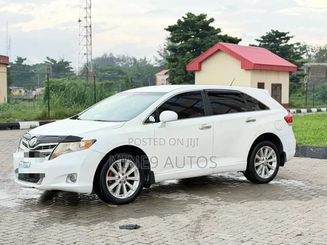 Toyota Venza XLE 2010 White