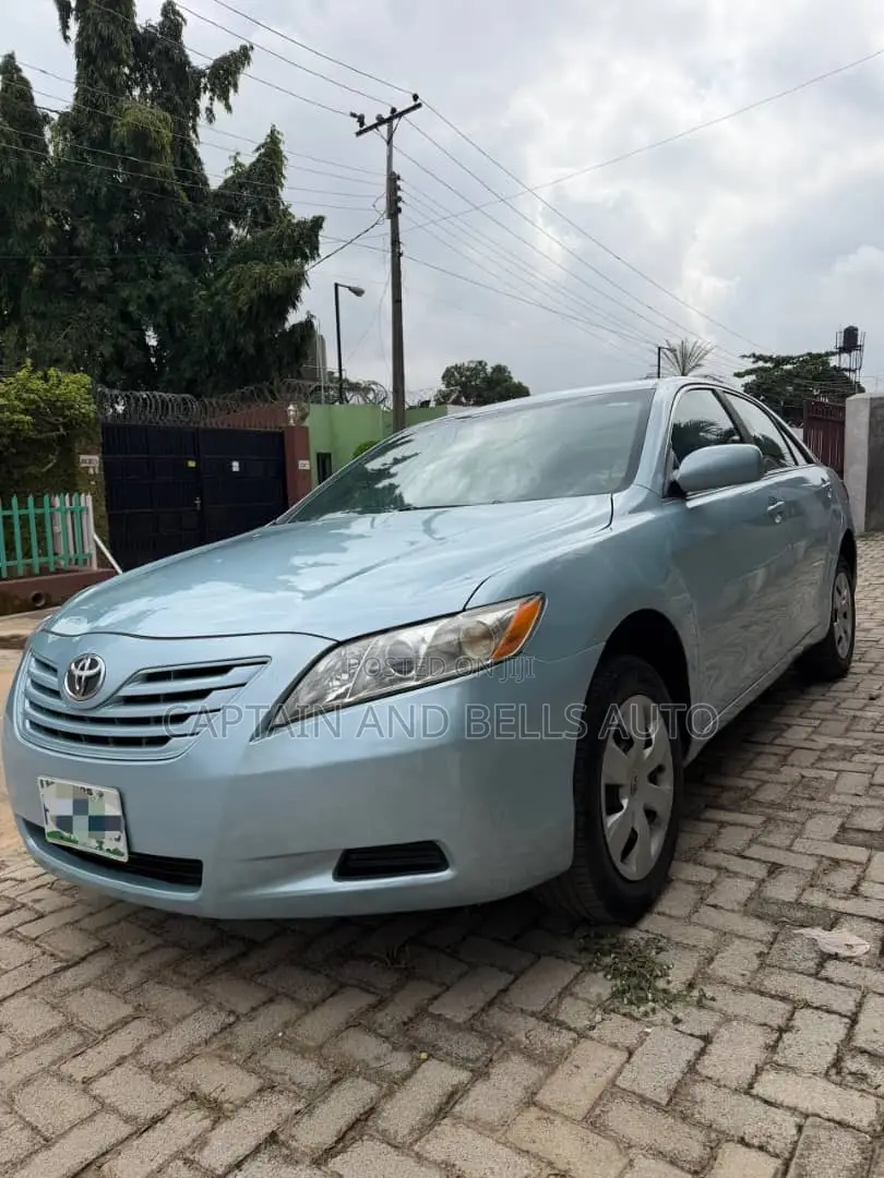 Toyota Camry LE 4dr Sedan (2.4L 4cyl 5A) 2009 Silver