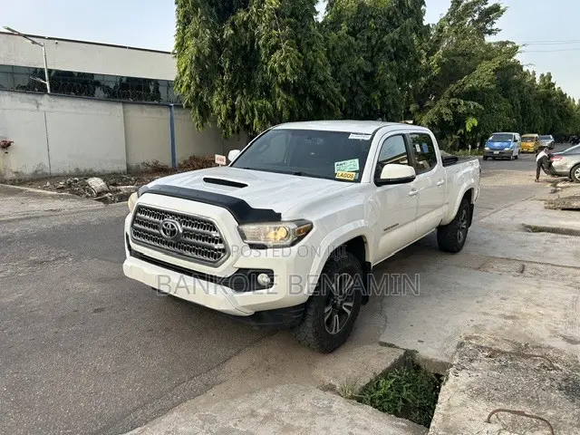 Toyota Tacoma 4dr Double Cab 2016 White