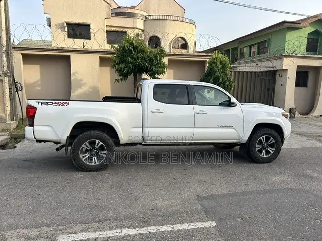 Toyota Tacoma 4dr Double Cab 2016 White