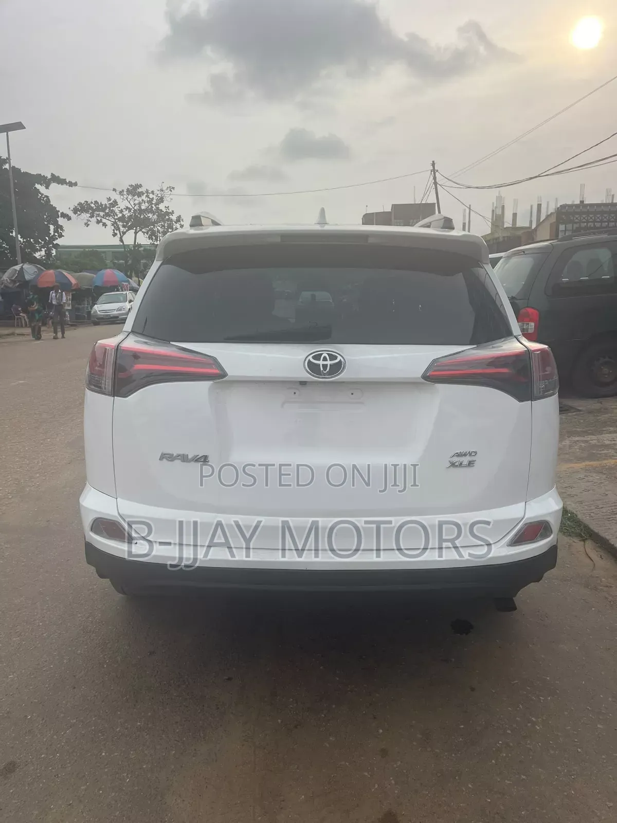 Toyota RAV4 XLE AWD 2019 White