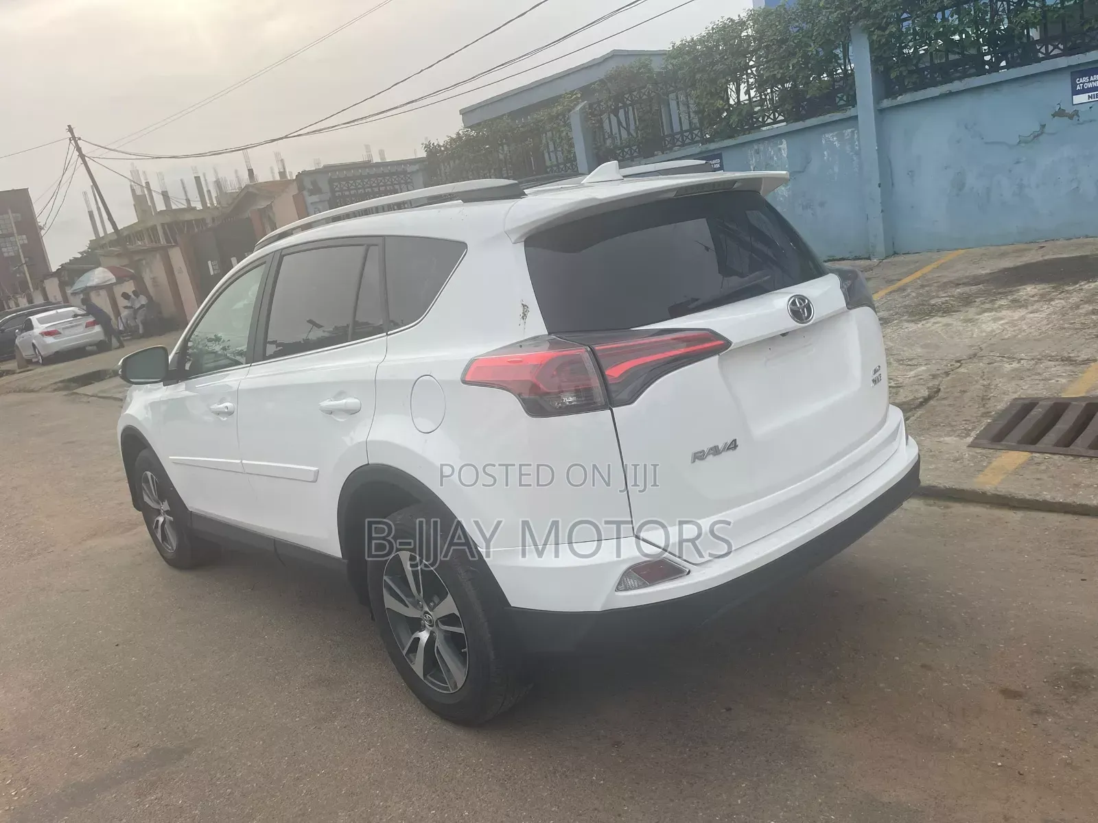 Toyota RAV4 XLE AWD 2019 White