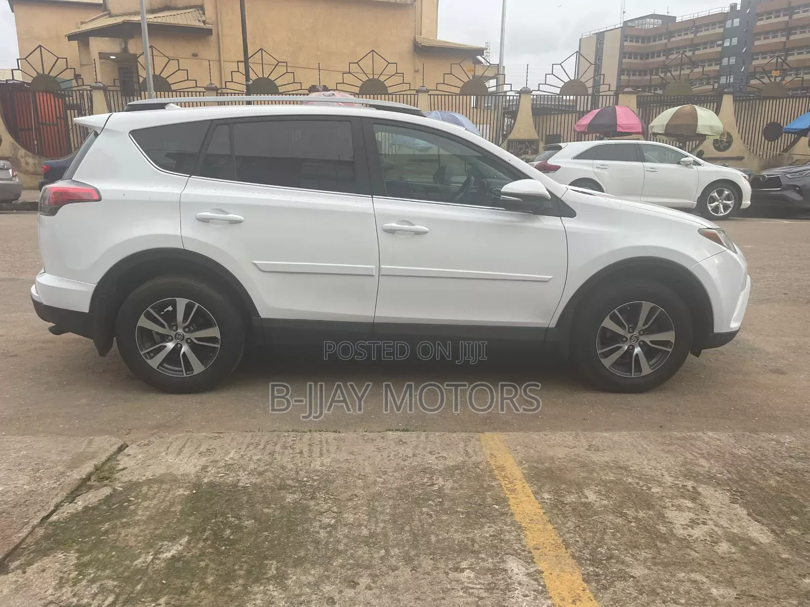 Toyota RAV4 XLE AWD 2019 White
