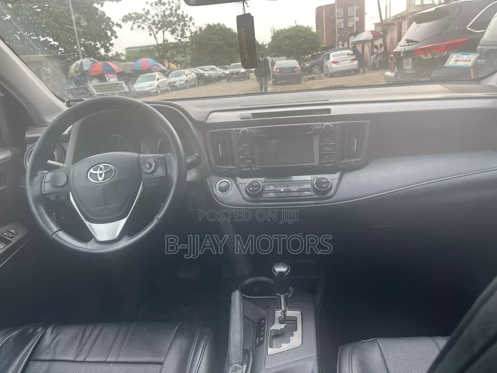 Toyota RAV4 XLE AWD 2019 White