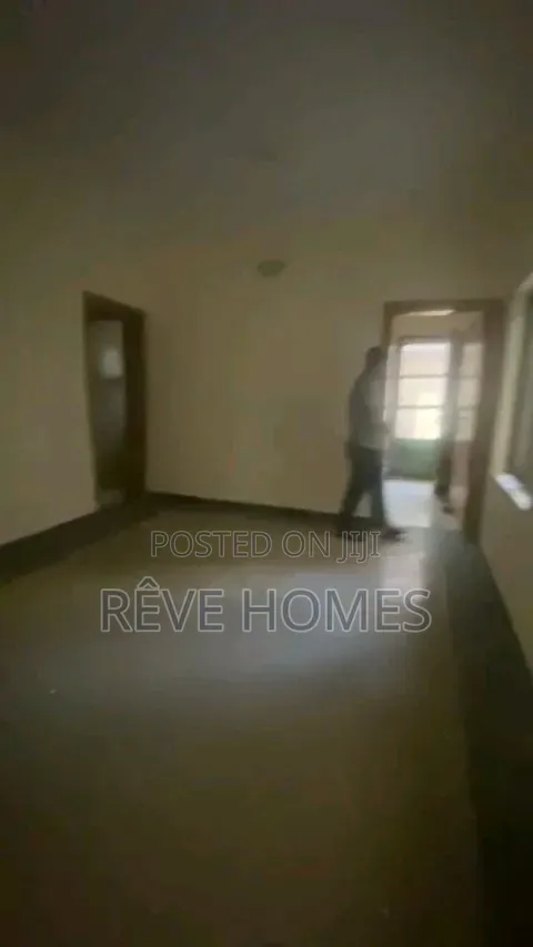 3bdrm Block of Flats in Pedro for rent