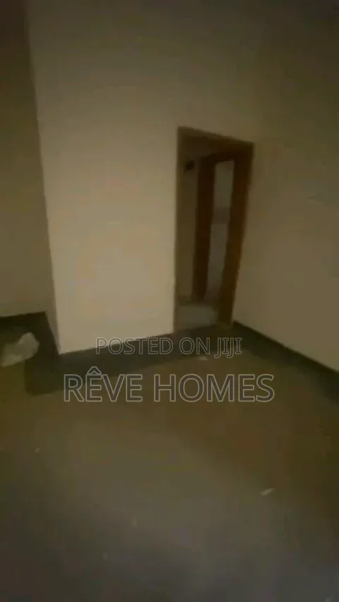 3bdrm Block of Flats in Pedro for rent