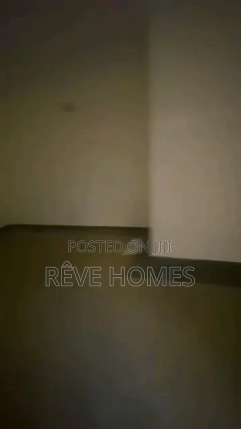 3bdrm Block of Flats in Pedro for rent