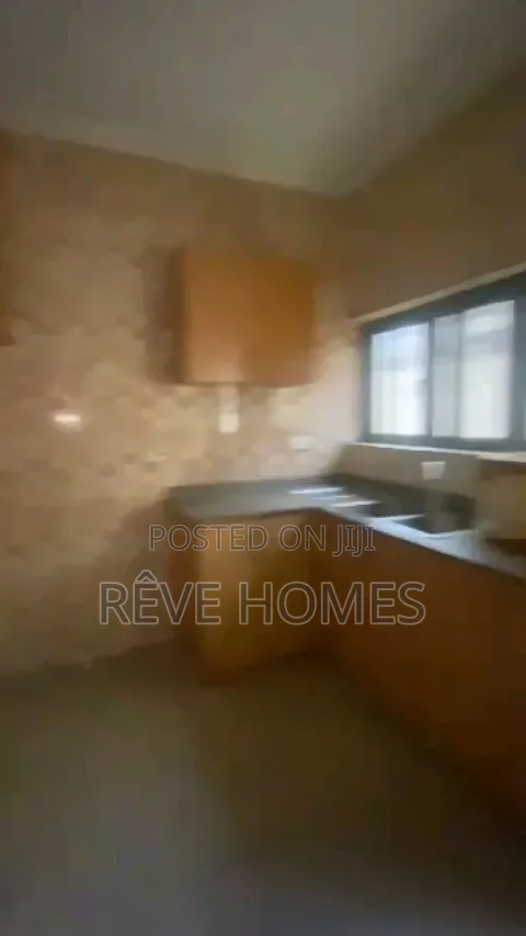 3bdrm Block of Flats in Pedro for rent