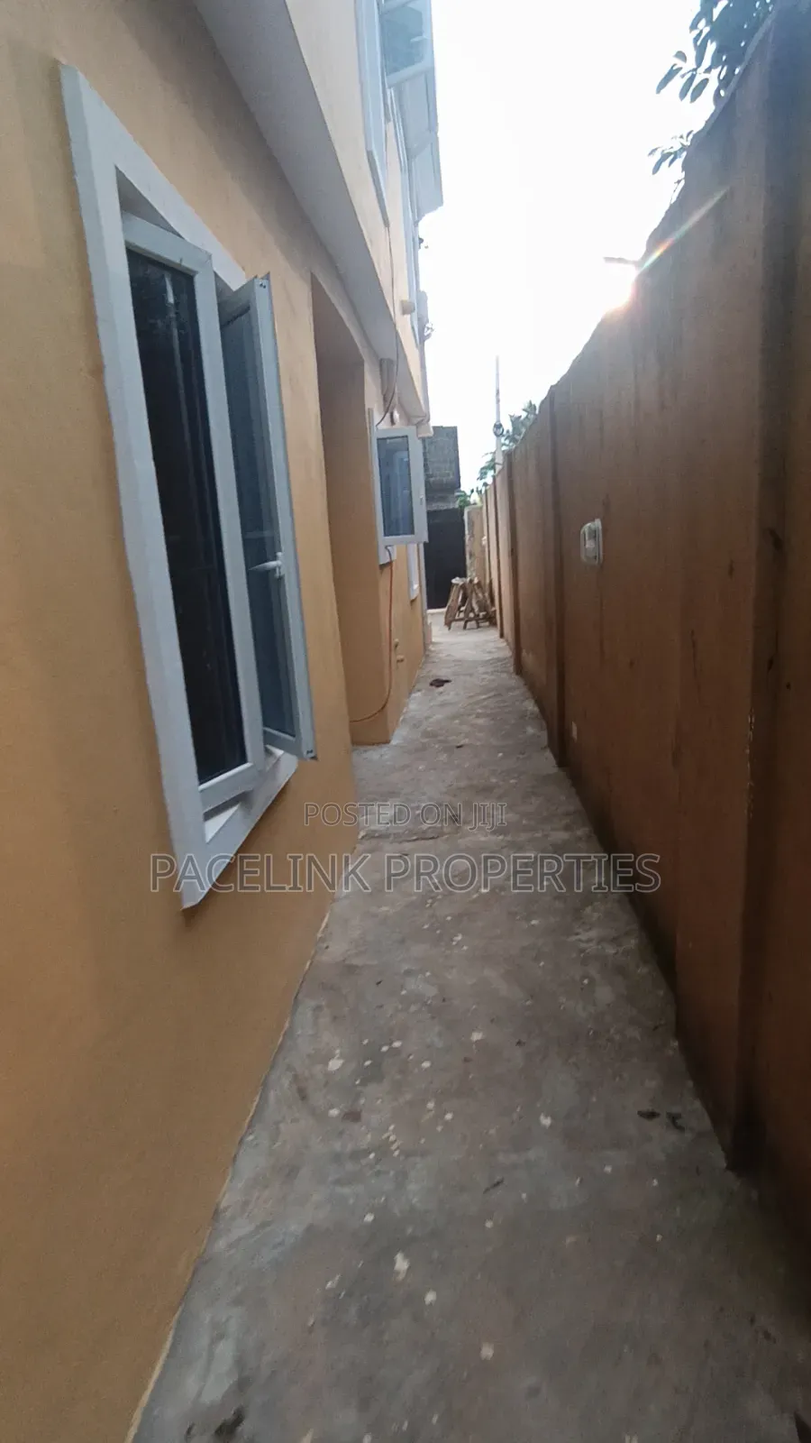 3bdrm Apartment in Gated Estate At for rent