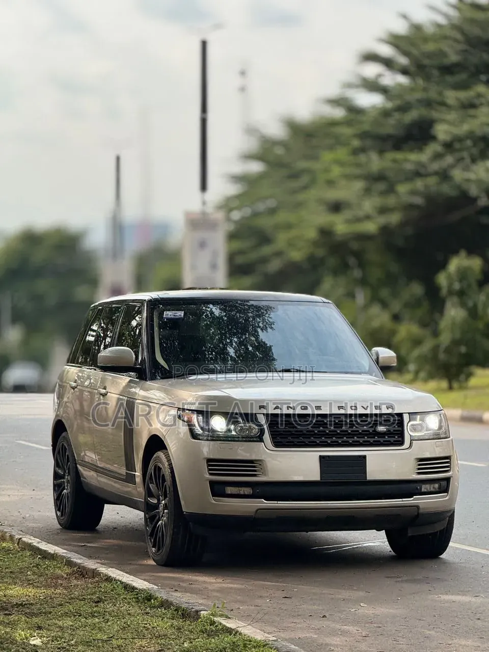 Land Rover Range Rover Vogue 2016 Gold