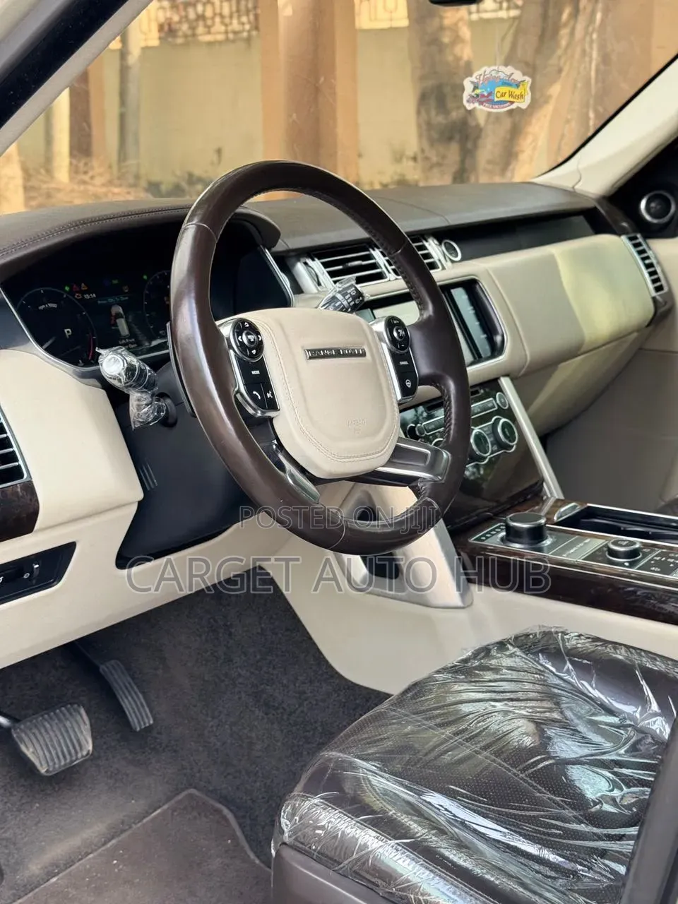 Land Rover Range Rover Vogue 2016 Gold